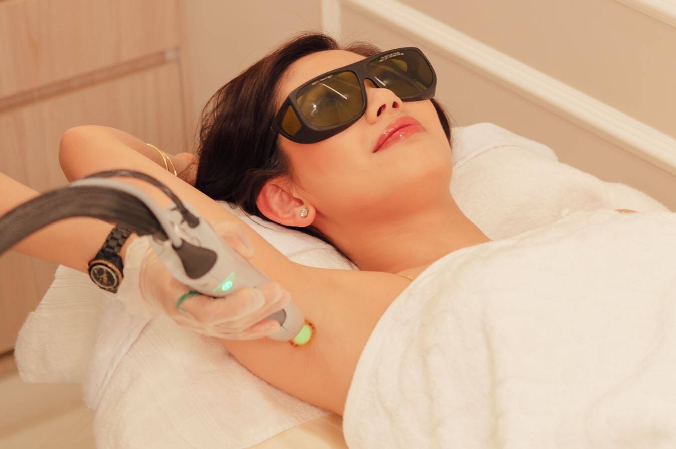 Shave, Wax, Epilate, IPL, Or Laser? We Review All The Ways To Stay